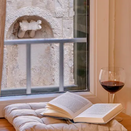 Palace Gates * Split