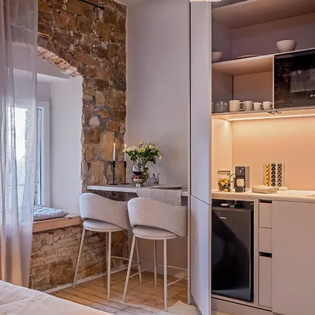 Apartment Palace Gates Split