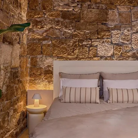 Apartment Palace Gates