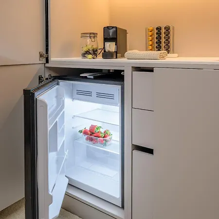 Apartment Palace Gates *